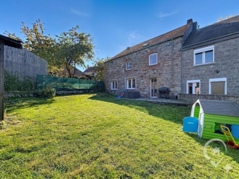Condrogest - Maison familiale à vendre à Winenne