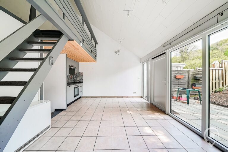 Condrogest - Bungalow 3 façades à Hastière avec terrasse sud
