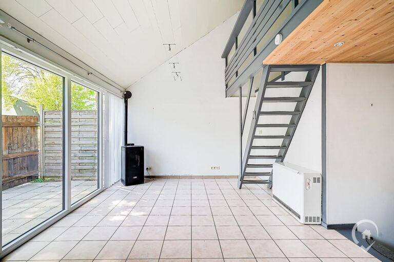 Condrogest - Bungalow 3 façades à Hastière avec terrasse sud