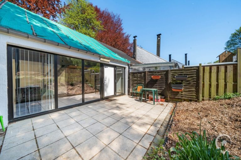 Condrogest - Bungalow 3 façades à Hastière avec terrasse sud