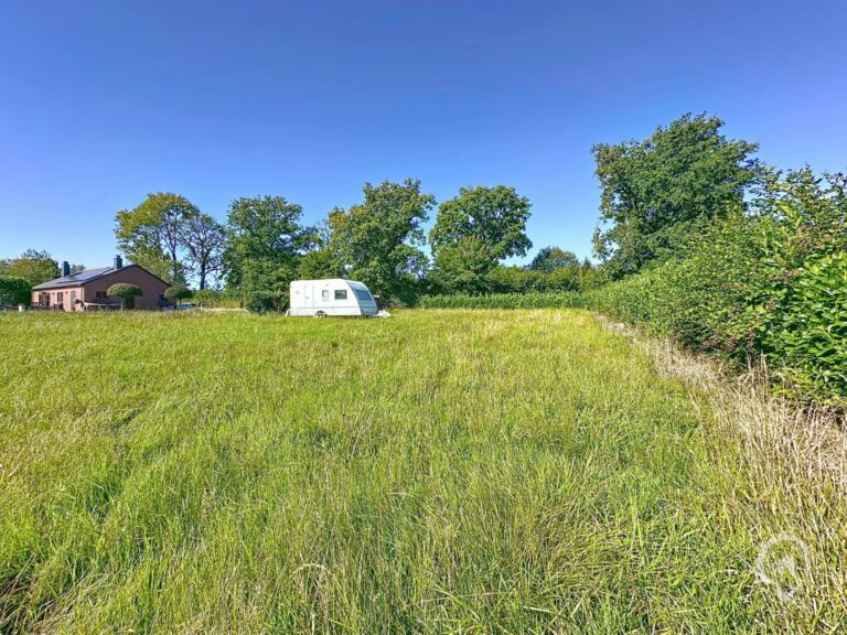 Condrogest - VENDU - Terrain constructible avec superbe vue à vendre à Roy