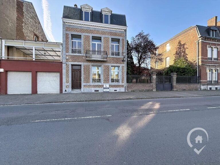 Condrogest - Maison de maître rénovée à vendre à Givet (France)