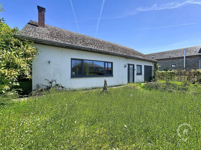 Condrogest - Villa plain-pied 2 chambres à rénover à vendre à Sorinnes