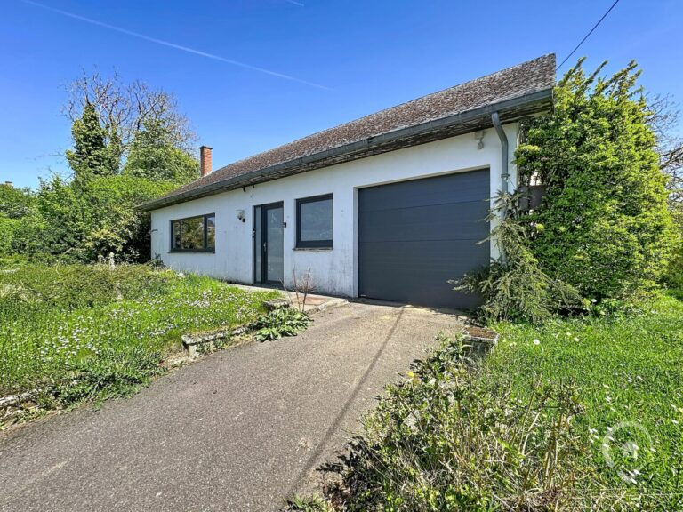 Condrogest - Villa plain-pied 2 chambres à rénover à vendre à Sorinnes