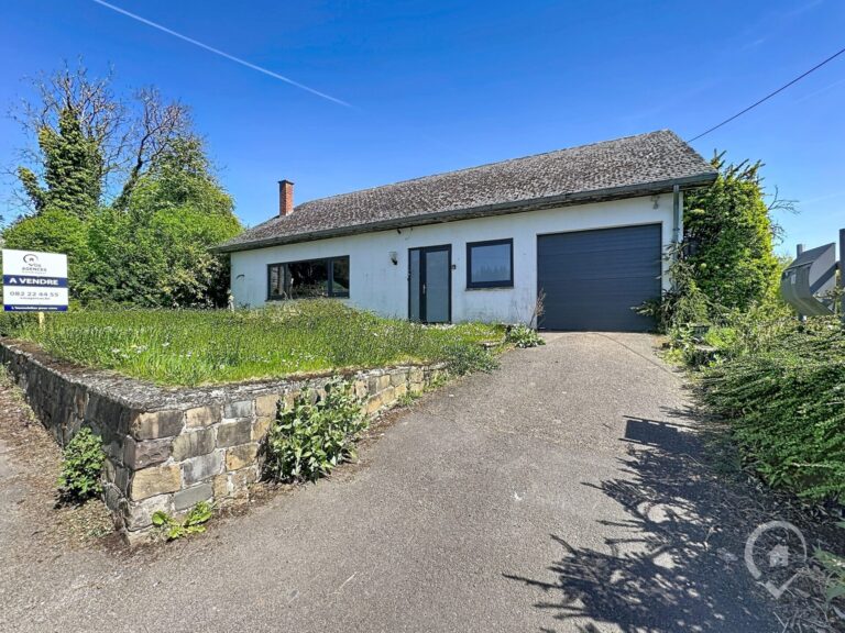 Condrogest - Villa plain-pied 2 chambres à rénover à vendre à Sorinnes