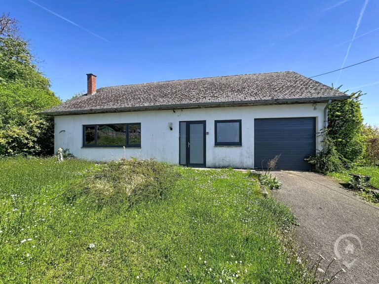 Condrogest - Villa plain-pied 2 chambres à rénover à vendre à Sorinnes