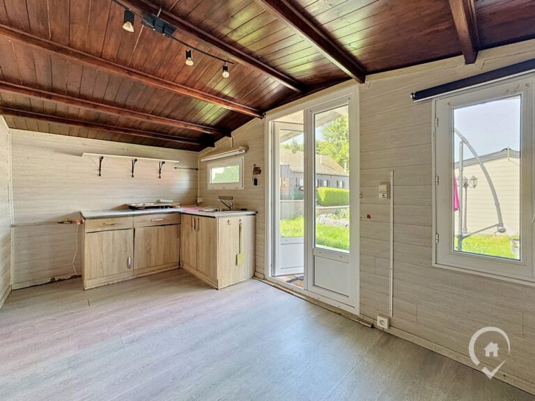 Condrogest - Chalet à rénover à Yvoir dans le domaine de la Gayolle