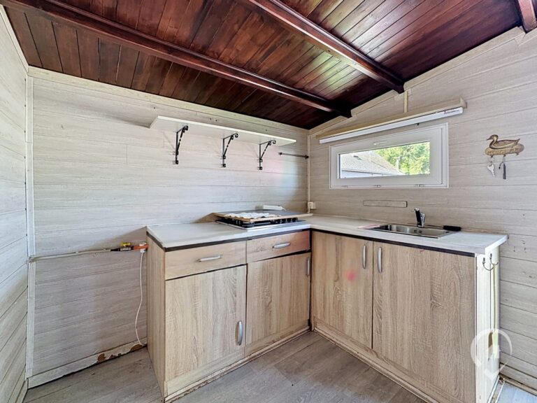 Condrogest - Chalet à rénover à Yvoir dans le domaine de la Gayolle
