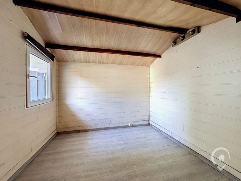 Condrogest - Chalet à rénover à Yvoir dans le domaine de la Gayolle