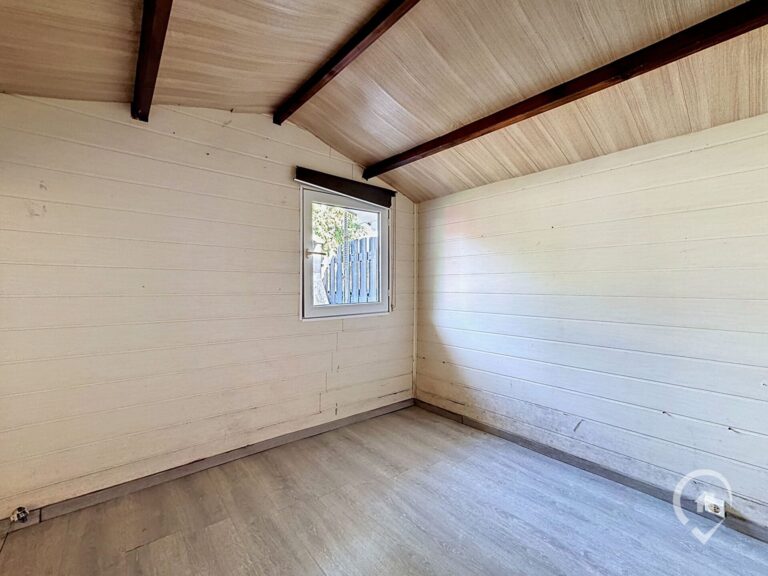 Condrogest - Chalet à rénover à Yvoir dans le domaine de la Gayolle
