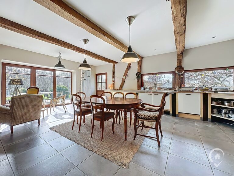 Condrogest - Maison de caractère de 215m² habitable + 114m² facilement aménageable.