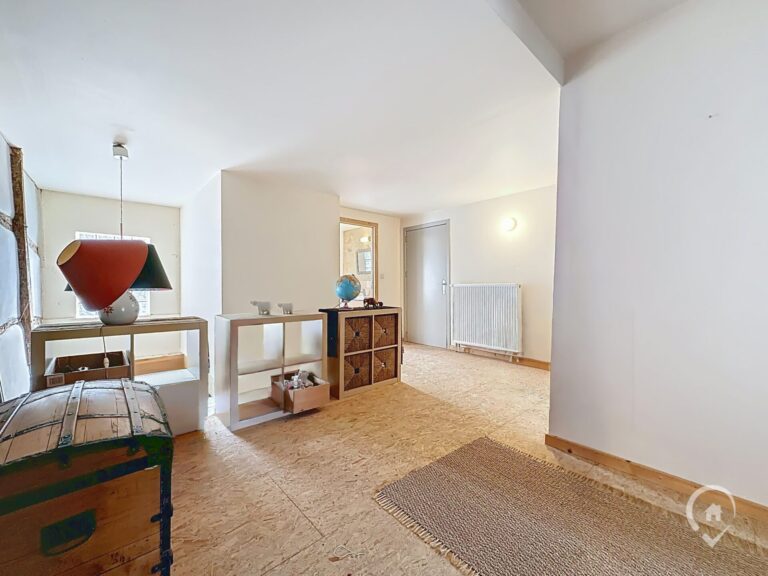 Condrogest - Maison de caractère de 215m² habitable + 114m² facilement aménageable.