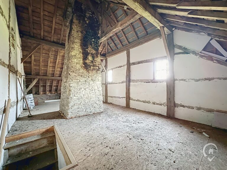 Condrogest - Maison de caractère de 215m² habitable + 114m² facilement aménageable.