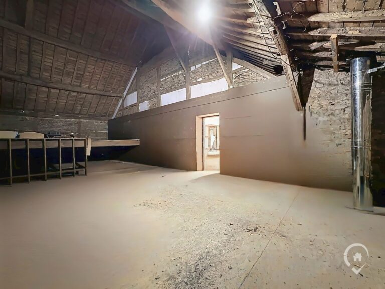 Condrogest - Maison de caractère de 215m² habitable + 114m² facilement aménageable.