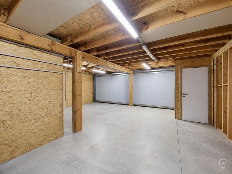 Condrogest - Entrepôt à louer dans le zoning de Sorinnes