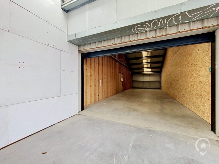 Condrogest - Entrepôt de stockage à louer dans le zoning de Sorinnes