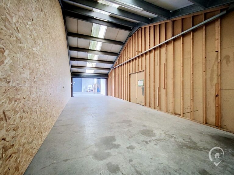 Condrogest - Entrepôt de stockage à louer dans le zoning de Sorinnes