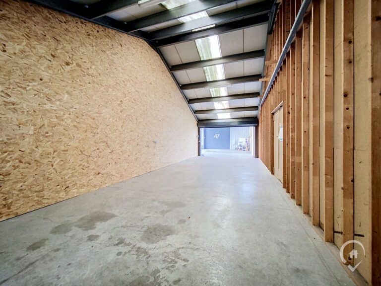 Condrogest - Entrepôt de stockage à louer dans le zoning de Sorinnes