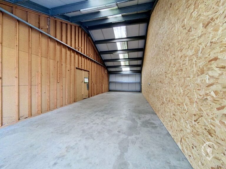 Condrogest - Entrepôt de stockage à louer dans le zoning de Sorinnes