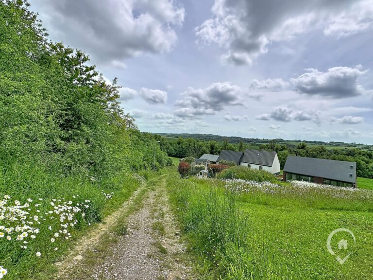 Condrogest - Terrain à vendre avec vue dégagée à Dinant
