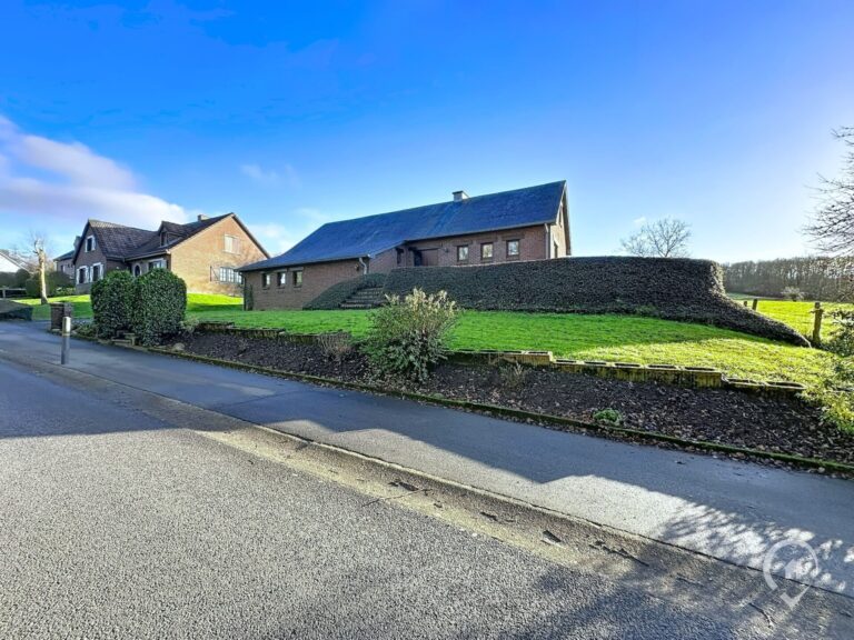 Condrogest - VENDU!! Superbe villa de plain-pied avec superbe jardin