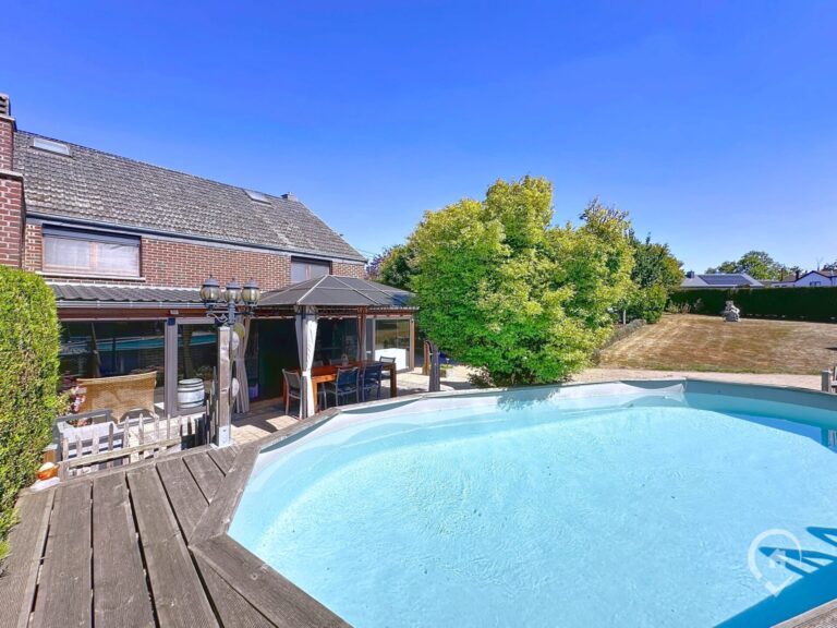Condrogest - VENDU!! Superbe maison avec magnifique jardin à vendre à Deulin