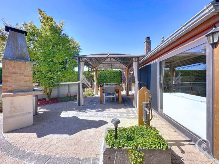 Condrogest - VENDU!! Superbe maison avec magnifique jardin à vendre à Deulin