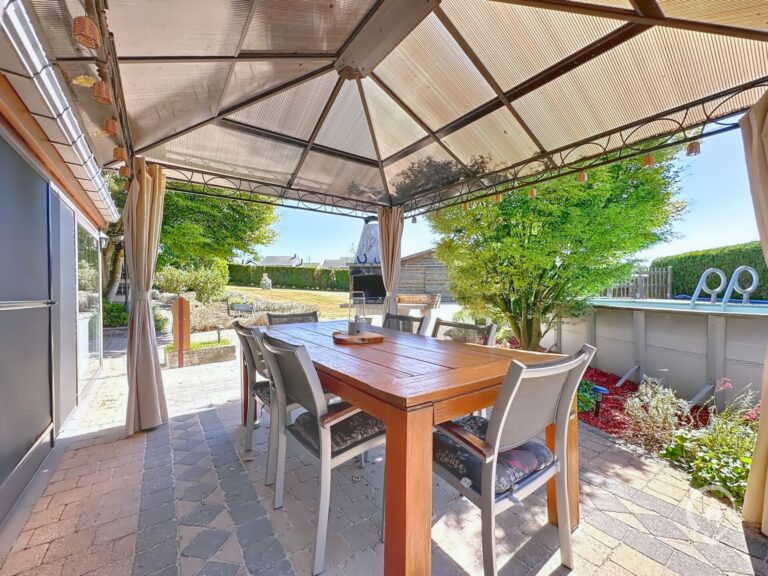 Condrogest - VENDU!! Superbe maison avec magnifique jardin à vendre à Deulin