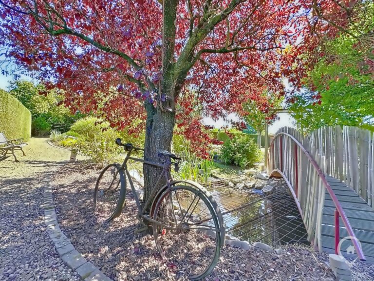 Condrogest - VENDU!! Superbe maison avec magnifique jardin à vendre à Deulin
