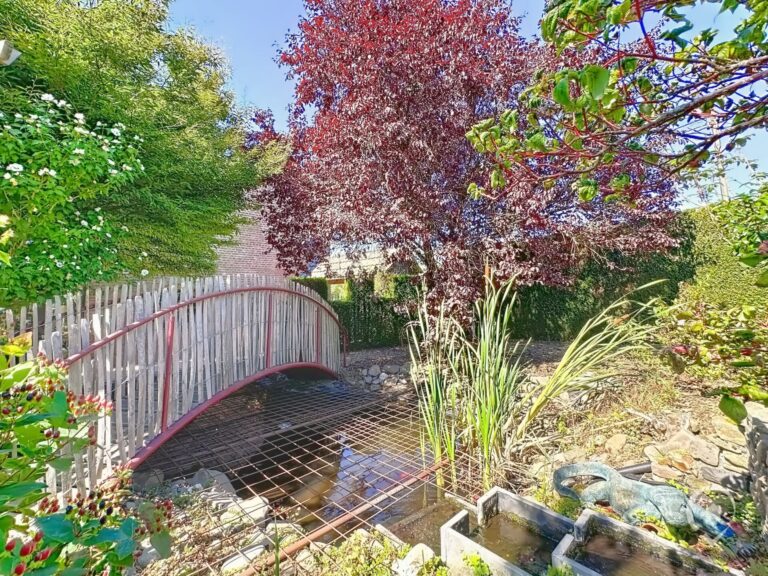 Condrogest - VENDU!! Superbe maison avec magnifique jardin à vendre à Deulin