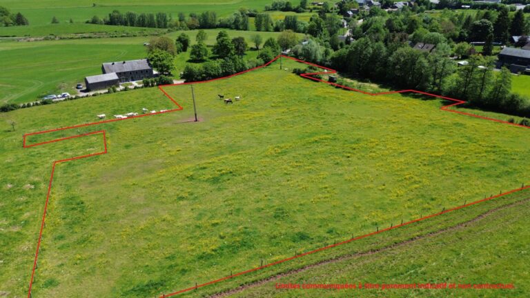 Condrogest - Terrain constructible de plus d'un hectare à vendre à Rendeux