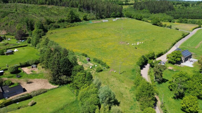 Condrogest - Terrain constructible de plus d'un hectare à vendre à Rendeux