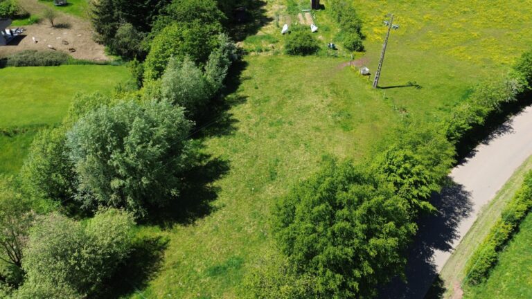 Condrogest - Terrain constructible de plus d'un hectare à vendre à Rendeux