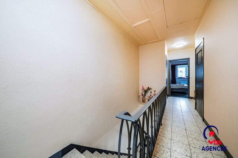 Condrogest - SOUS OPTION !!! Appartement avec commerce au rez à vendre à Ciney