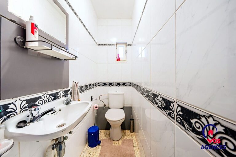 Condrogest - SOUS OPTION !!! Appartement avec commerce au rez à vendre à Ciney
