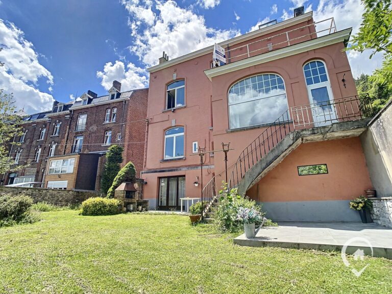 Condrogest - Appartement de plain-pied en bord de Meuse à vendre à Dinant
