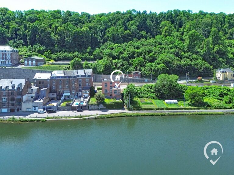 Condrogest - Appartement de plain-pied en bord de Meuse à vendre à Dinant