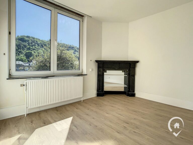 Condrogest - Appartement de plain-pied en bord de Meuse à vendre à Dinant