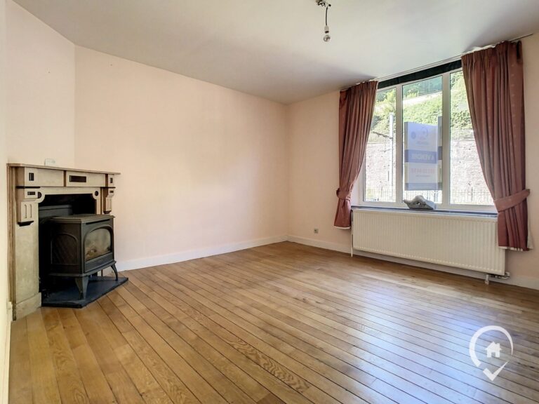 Condrogest - Appartement de plain-pied en bord de Meuse à vendre à Dinant