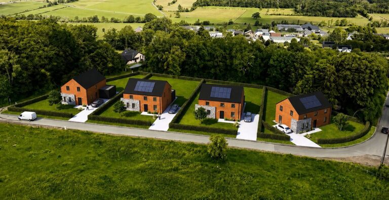 4 maisons neuves 4 façades à Humain