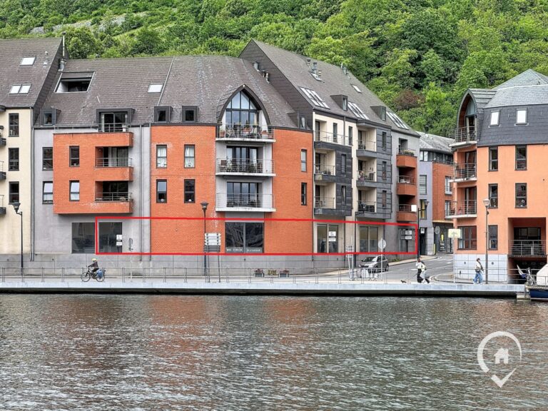 Condrogest - Surface commerciale de 440 m² à vendre au cœur de Dinant
