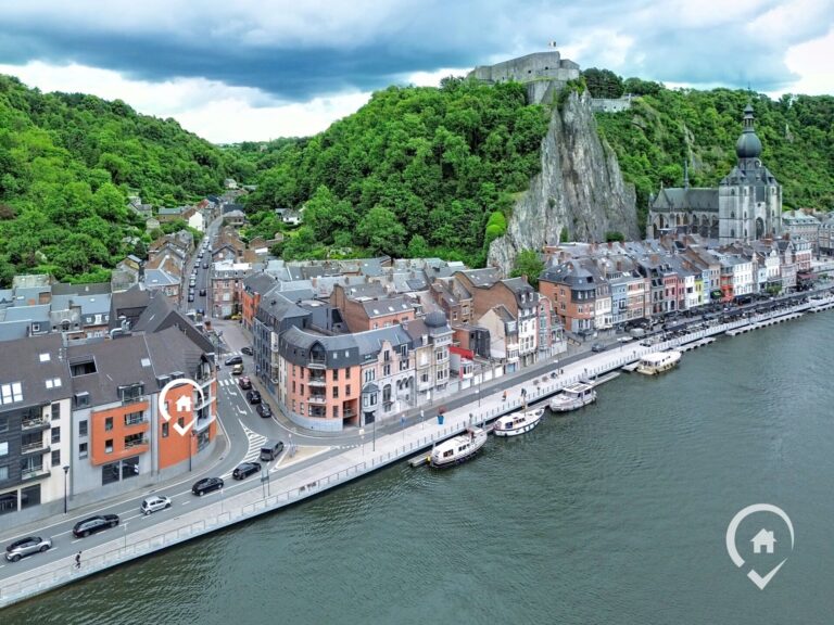 Condrogest - Surface commerciale de 440 m² à vendre au cœur de Dinant