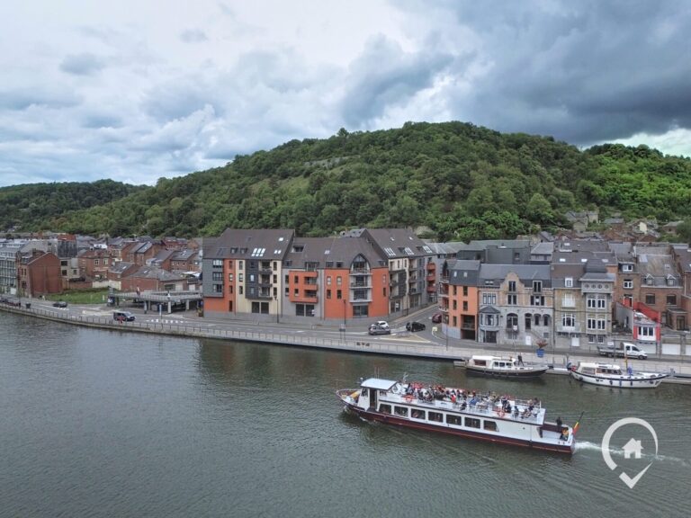 Condrogest - Surface commerciale de 440 m² à vendre au cœur de Dinant