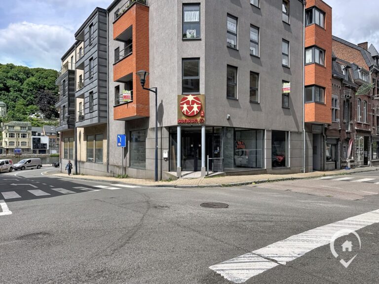 Condrogest - Surface commerciale de 440 m² à vendre au cœur de Dinant