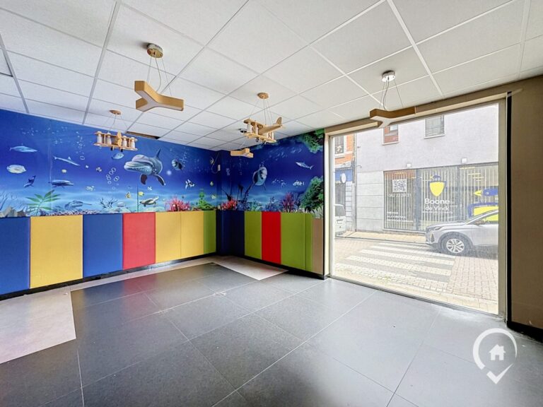 Condrogest - Surface commerciale de 440 m² à vendre au cœur de Dinant