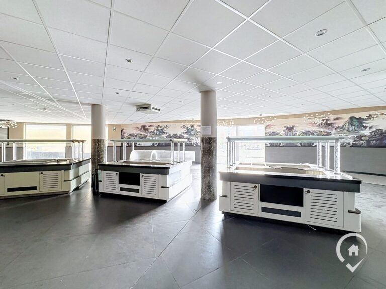 Condrogest - Surface commerciale de 440 m² à vendre au cœur de Dinant