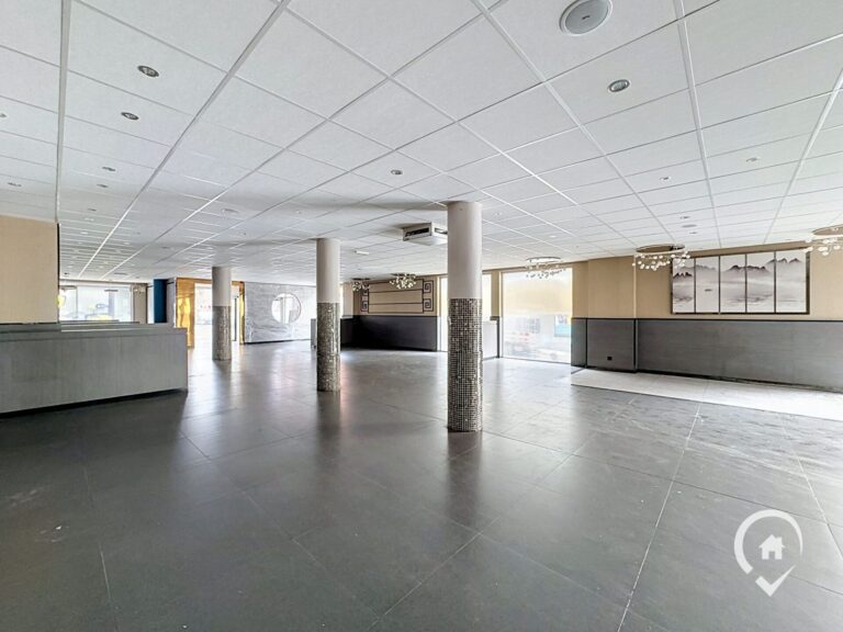 Condrogest - Surface commerciale de 440 m² à vendre au cœur de Dinant