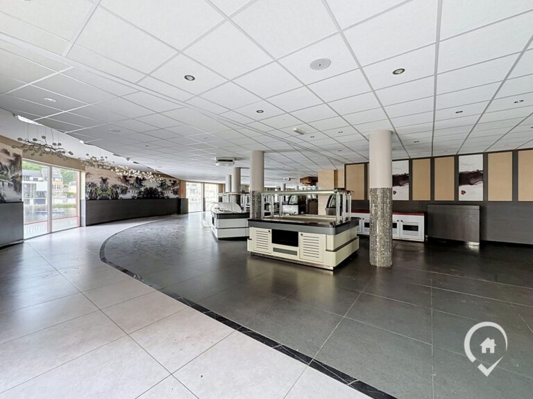 Condrogest - Surface commerciale de 440 m² à vendre au cœur de Dinant