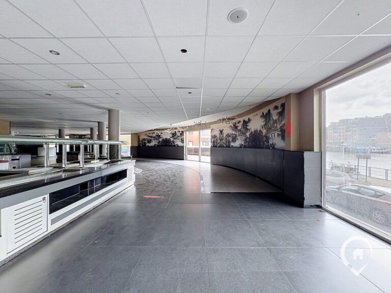 Condrogest - Surface commerciale de 440 m² à vendre au cœur de Dinant