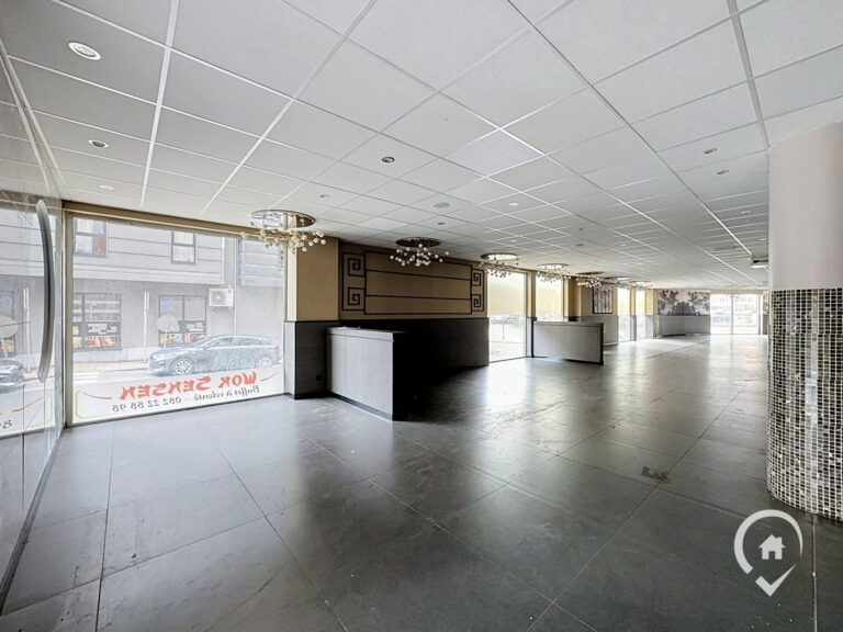 Condrogest - Surface commerciale de 440 m² à vendre au cœur de Dinant